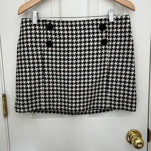 Express mini skirt black and ivory herringbone size 8
